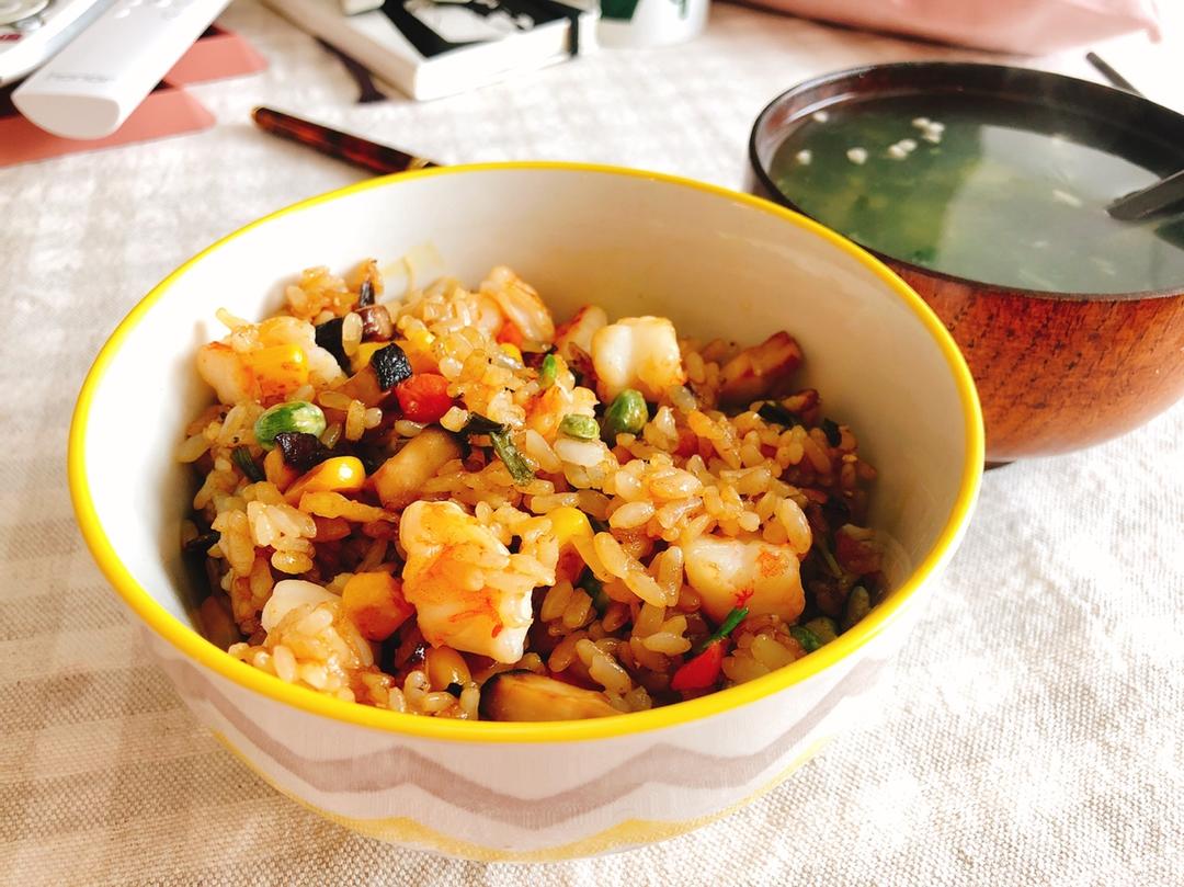 【鲜虾酱油炒饭】