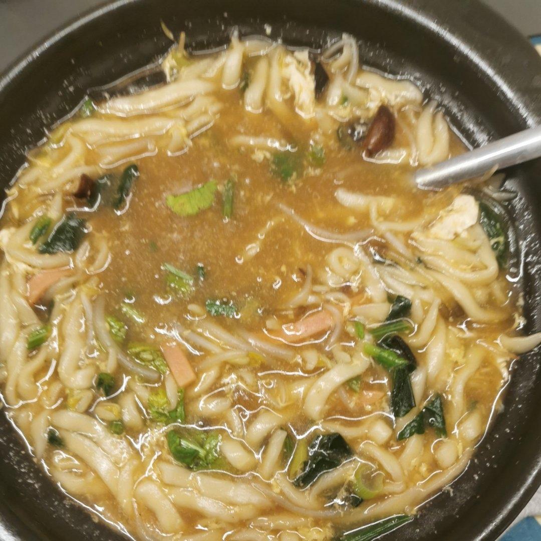 菌菇三鲜剪刀面