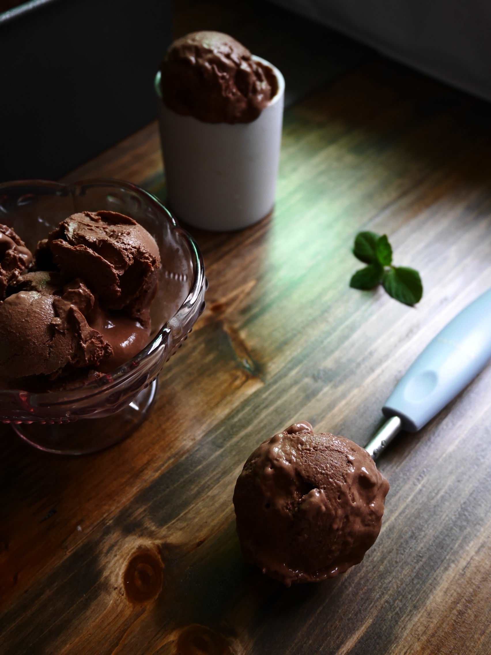 浓醇黑巧克力冰淇淋(免搅打)