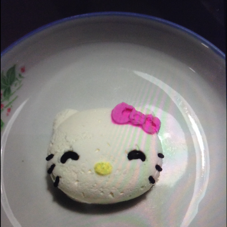 KT猫白色酸奶慕斯