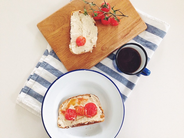 开口三明治 tomato and mozzarella open sandwich