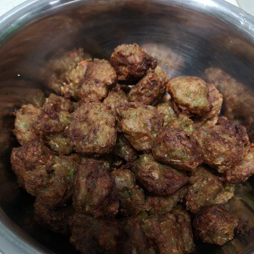 炸萝卜酥肉丸子