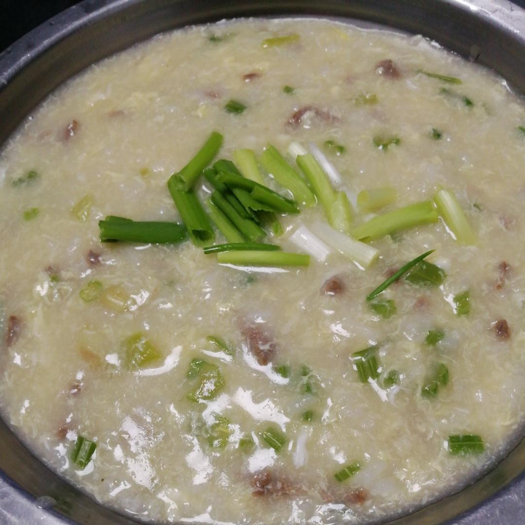 野果沙拉做的芹菜牛肉粥