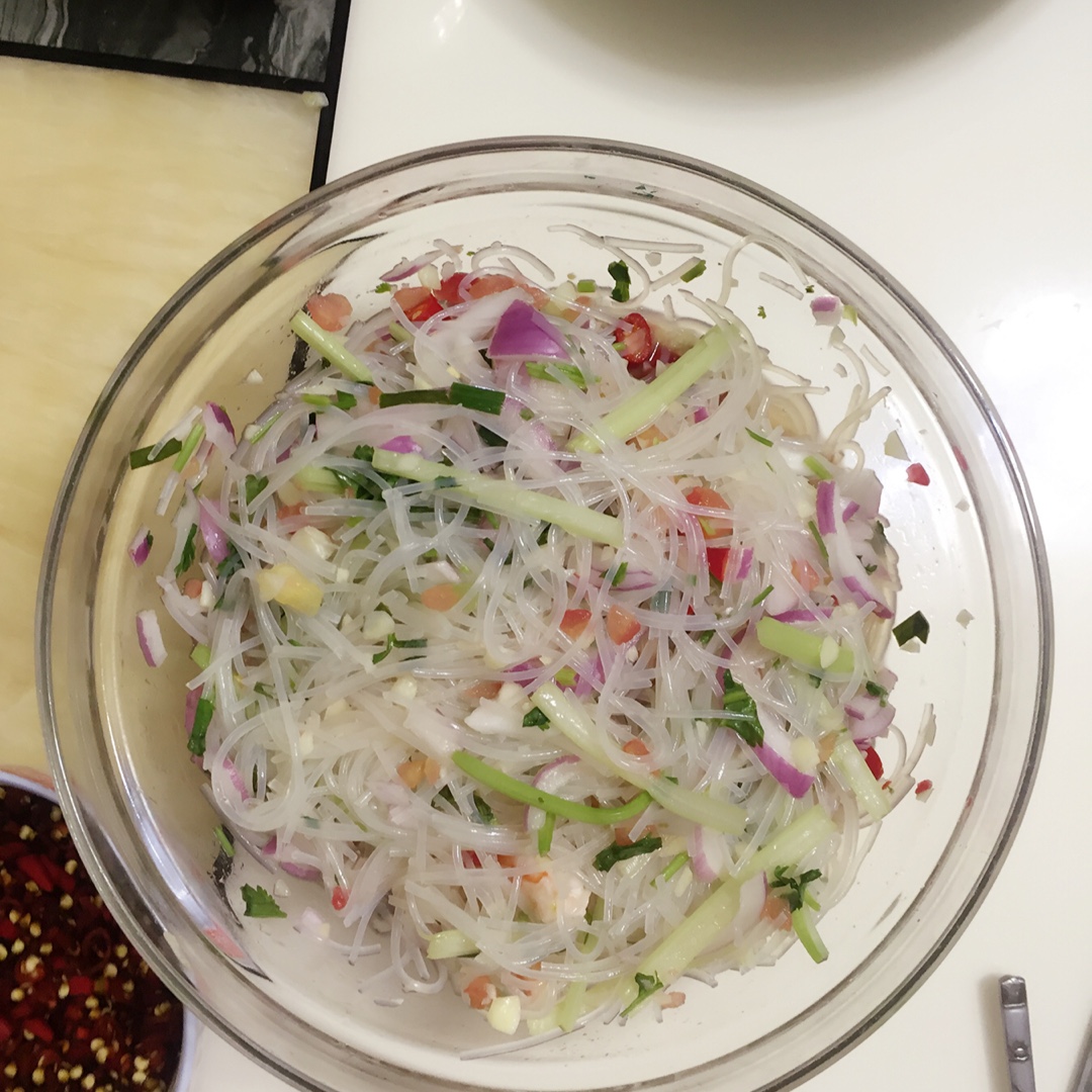 泰式海鲜粉丝沙拉