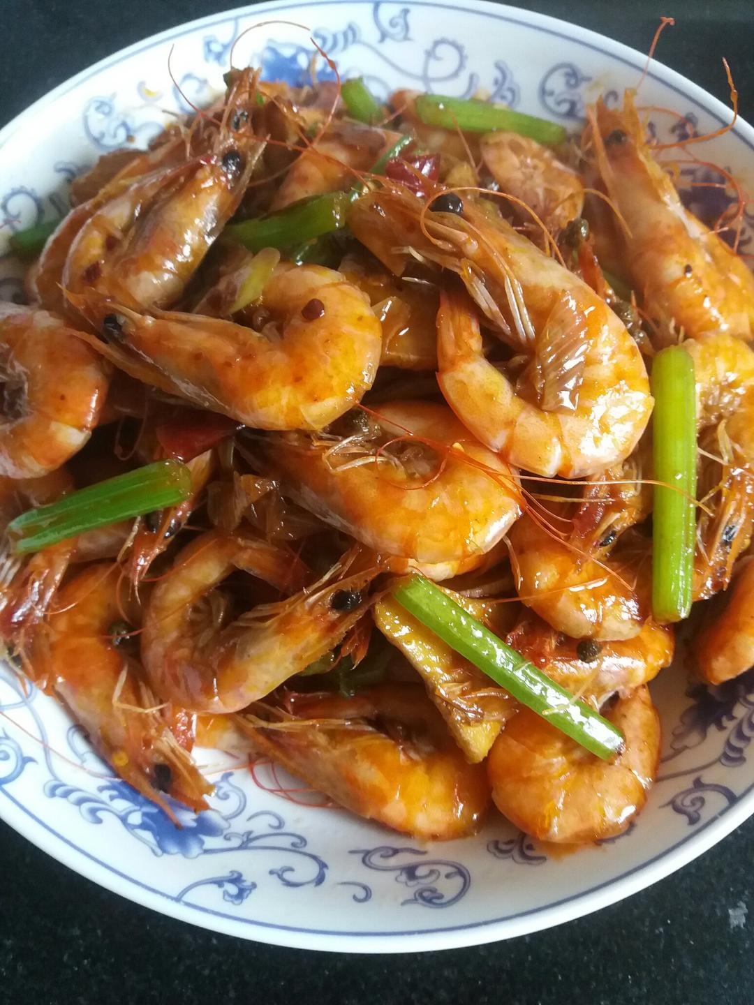 能瞬间引爆味蕾的【香辣干锅虾】