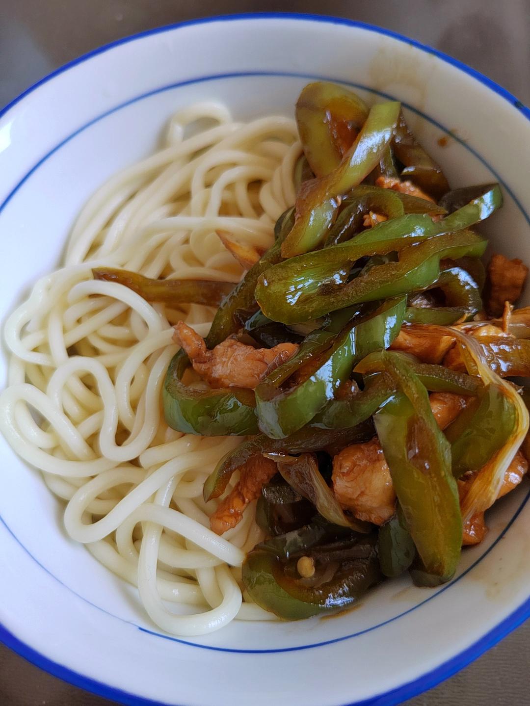 尖椒肉丝炒刀削面