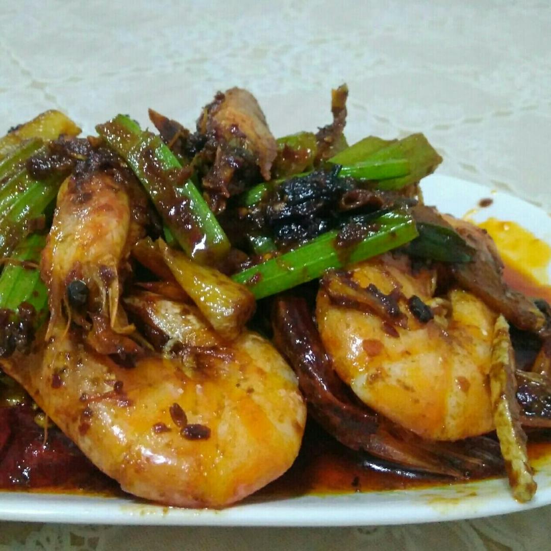 能瞬间引爆味蕾的【香辣干锅虾】