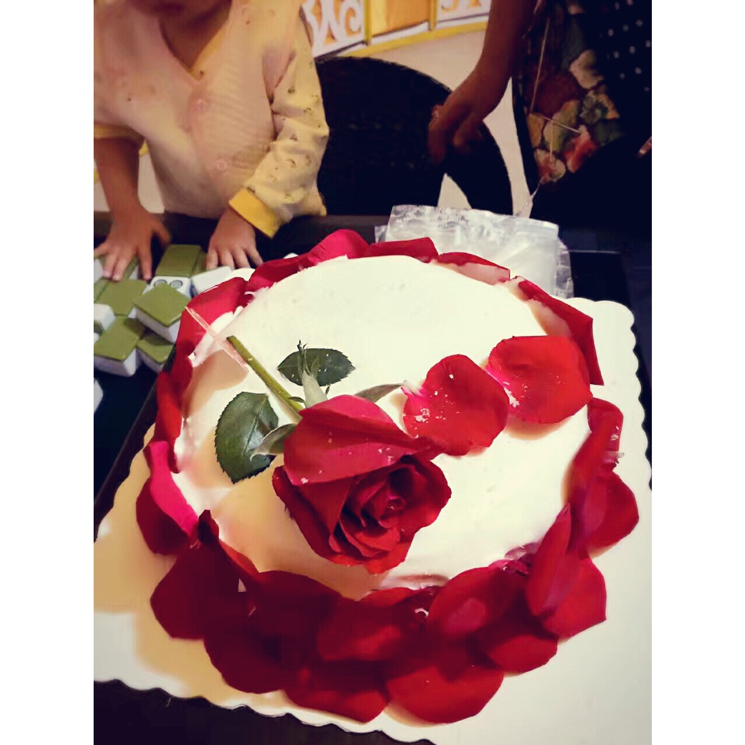 浪漫玫瑰花瓣蛋糕