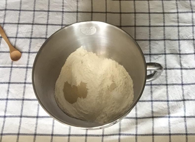 纯奶手撕吐司的做法 步骤1