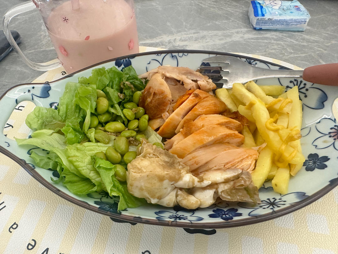 夏日烤鸡胸肉蔬菜沙拉