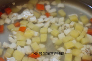 胡萝卜土豆鸡肉汤的做法 步骤7