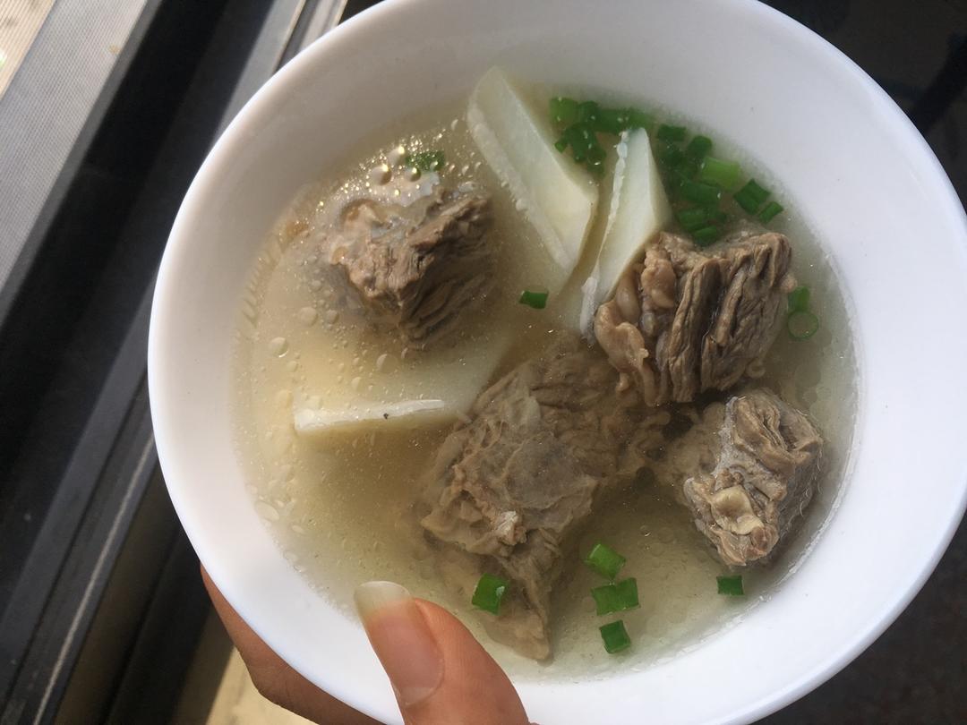 清汤萝卜牛腩（清汤腩）