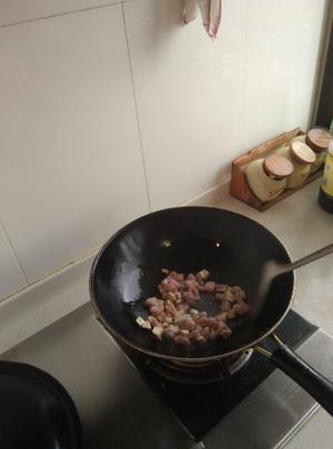 毛豆炒肉丁的做法 步骤3