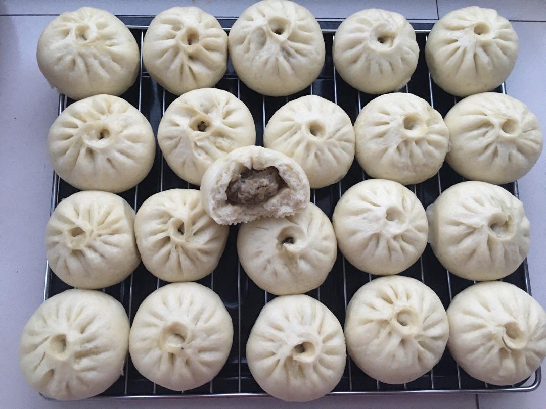 抹嘴的茄子馅包子，酱香味儿香掉眉毛-视频