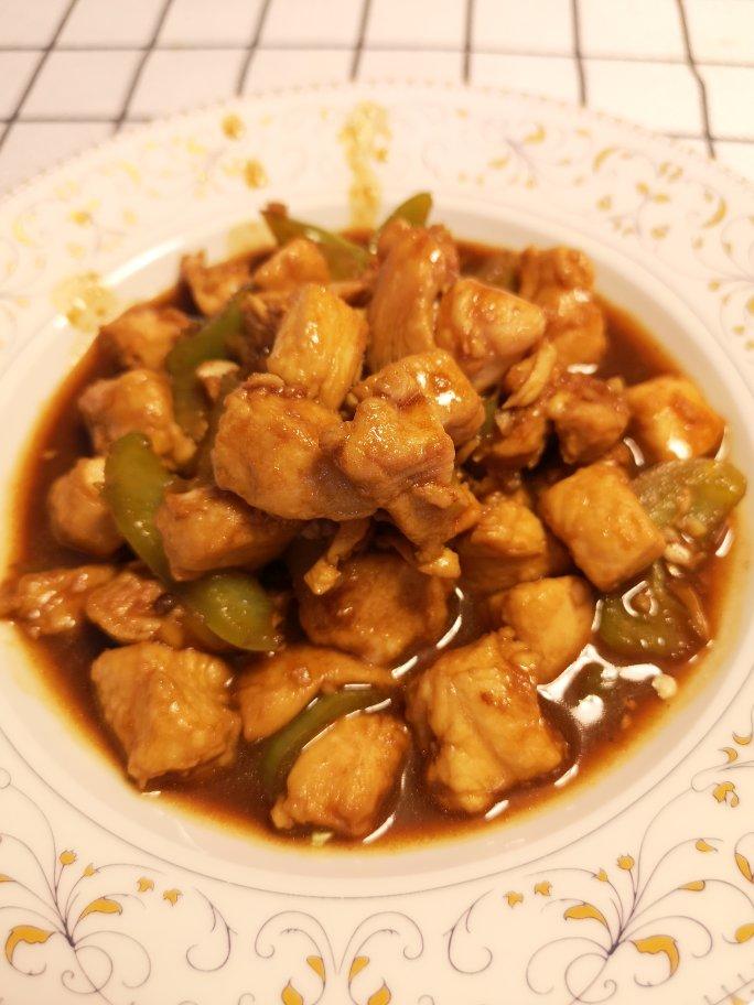 咸鲜可口的青红椒炒鸡丁