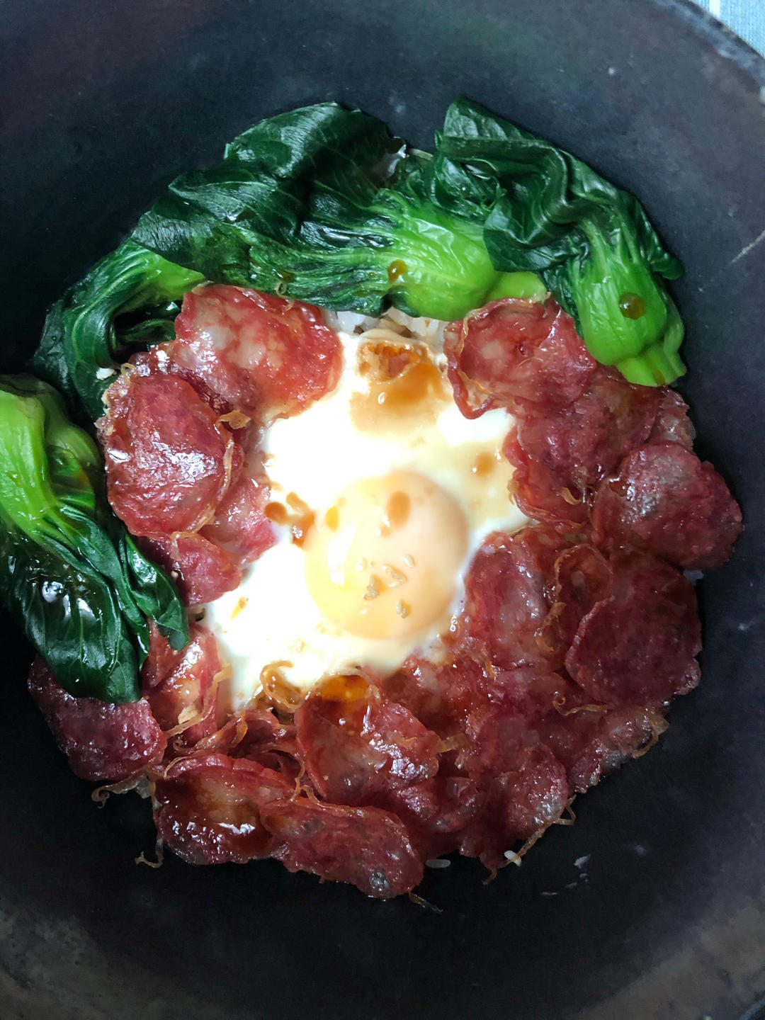 广式腊味煲仔饭