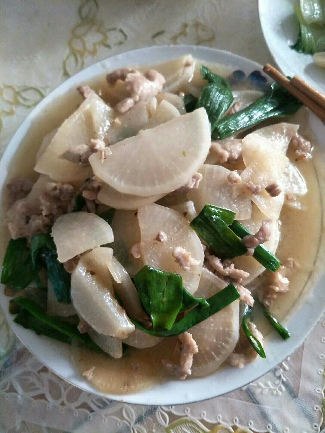 萝卜炒肉的做法