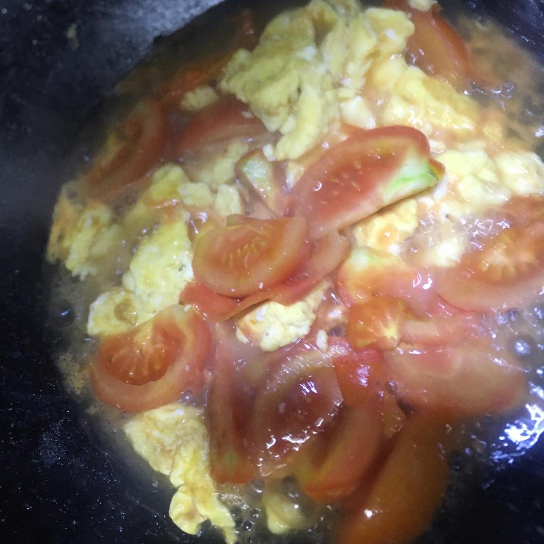 西红柿炒鸡蛋时，多加这一步，鸡蛋香嫩又入味