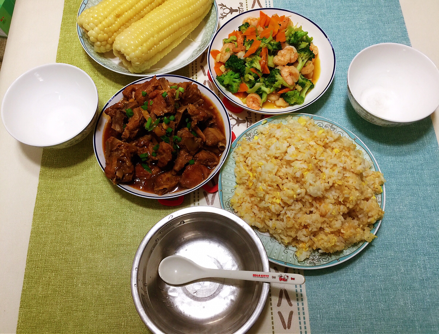 今日晚餐：糖醋排骨+西兰花虾仁+酱油炒饭的做法