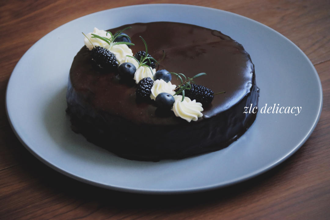 巧克力镜面淋酱<熊谷裕子>--让甜点穿上光泽亮丽的淋面外衣