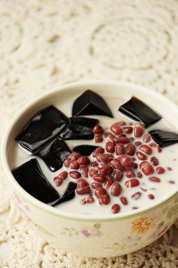 王光光光光做的红豆牛奶龟苓膏