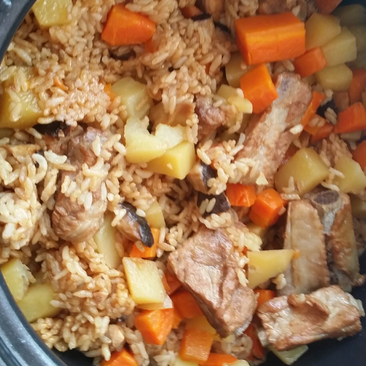 喷香排骨焖饭（爆好吃）