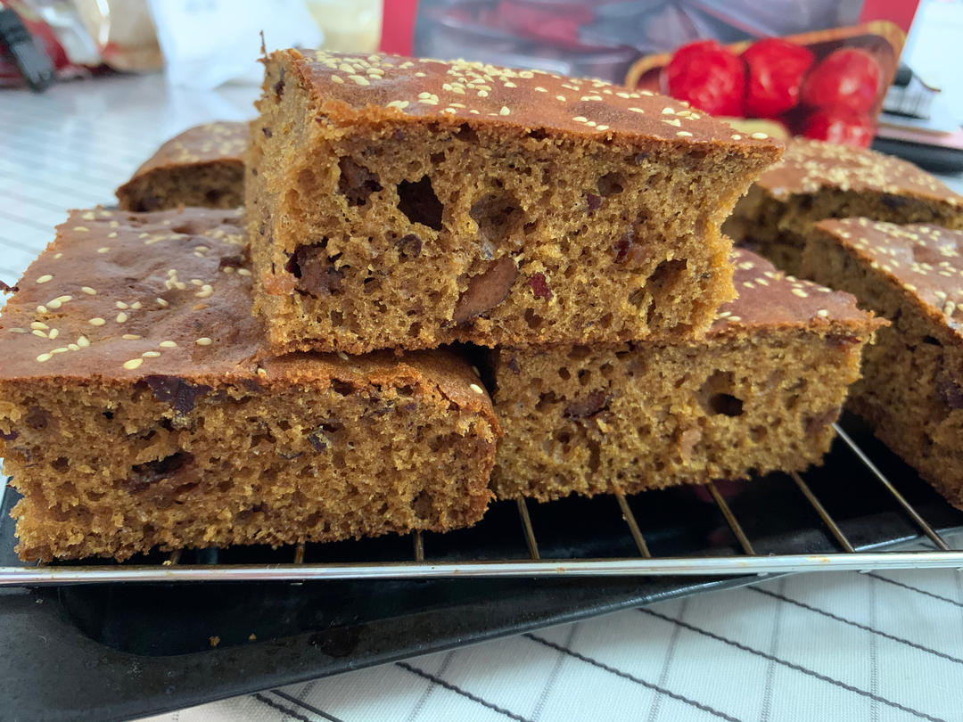 改良版红枣糕，此配方蓬松柔软，减油减糖，全蛋打发好操作