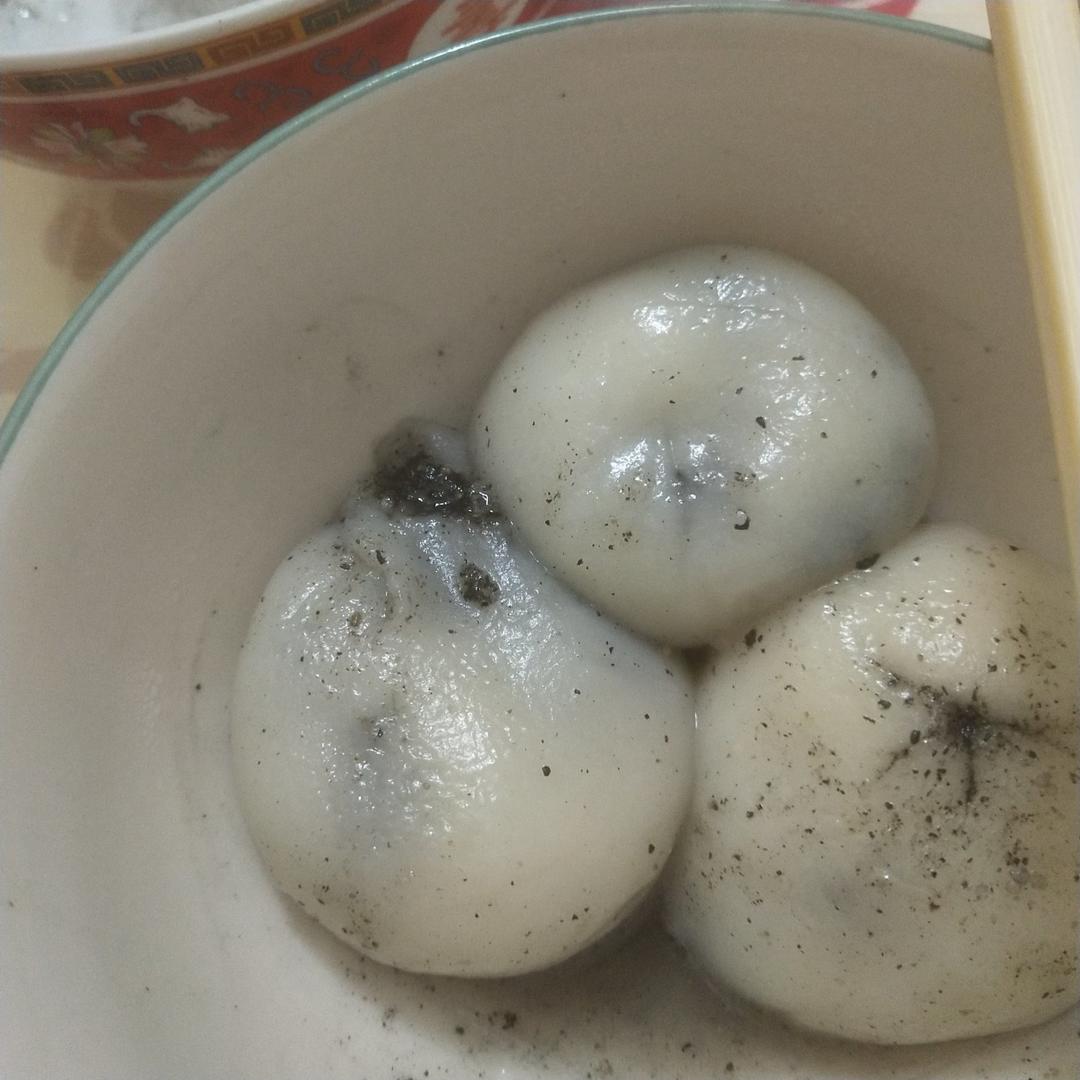 花生黑芝麻汤圆