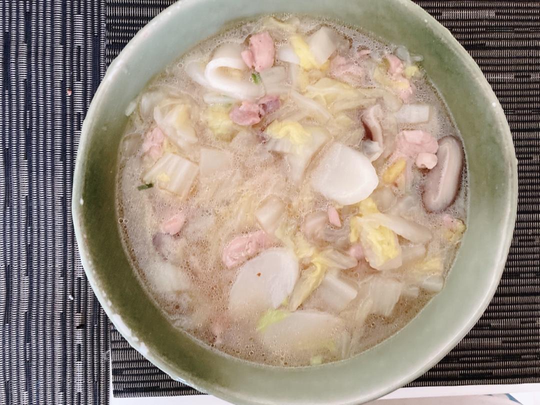 【白菜肉丝年糕汤】