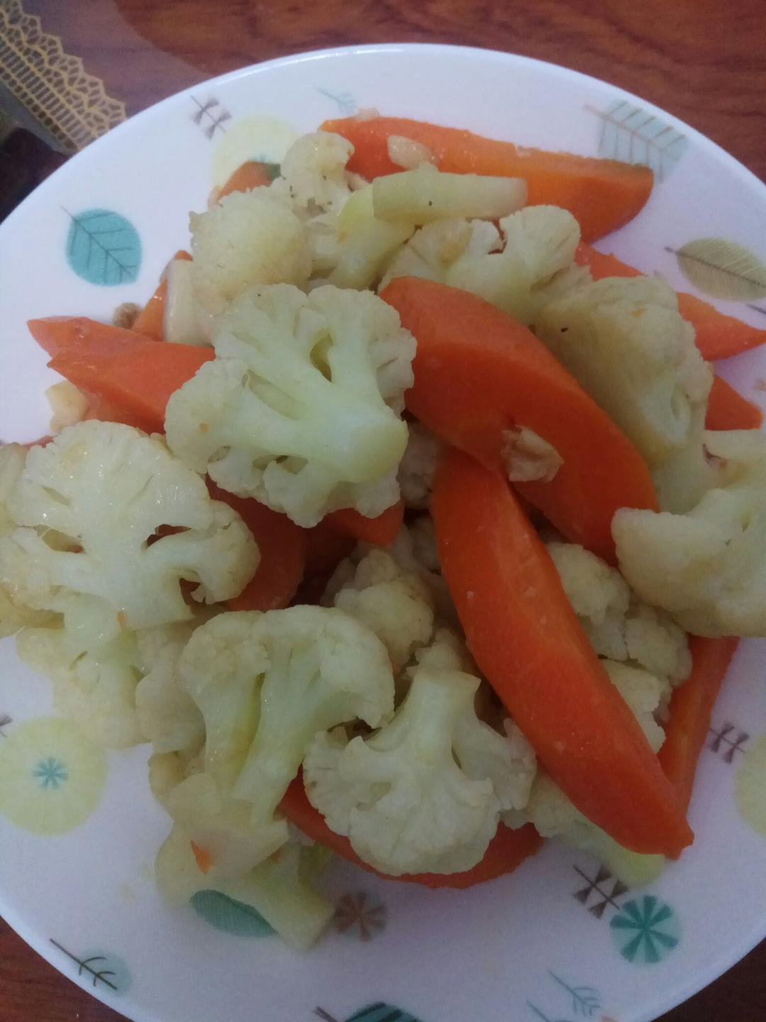 胡萝卜炒有机花菜