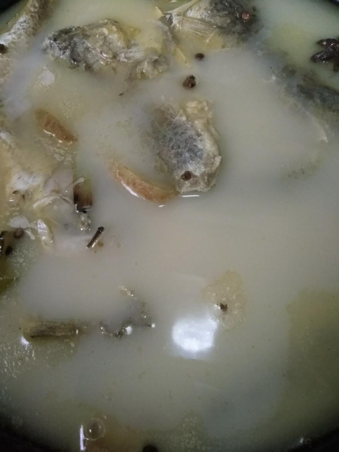 鲫鱼汤