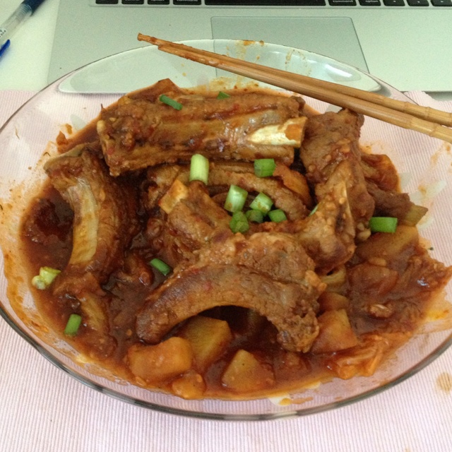 蒜蓉辣酱烧排骨