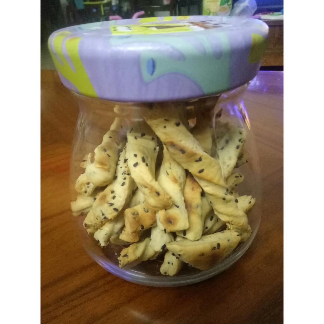 多余打发奶油的用法：香脆芝麻饼干