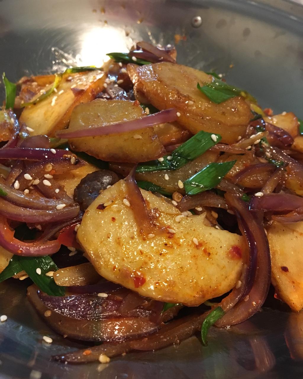 五花肉干煸土豆片