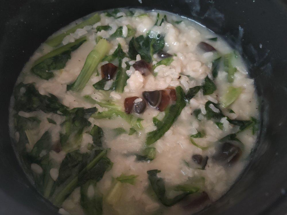 皮蛋青菜粥