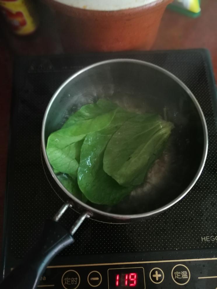 辅食：鳕鱼淮山青菜鸡蛋糕的做法 步骤2