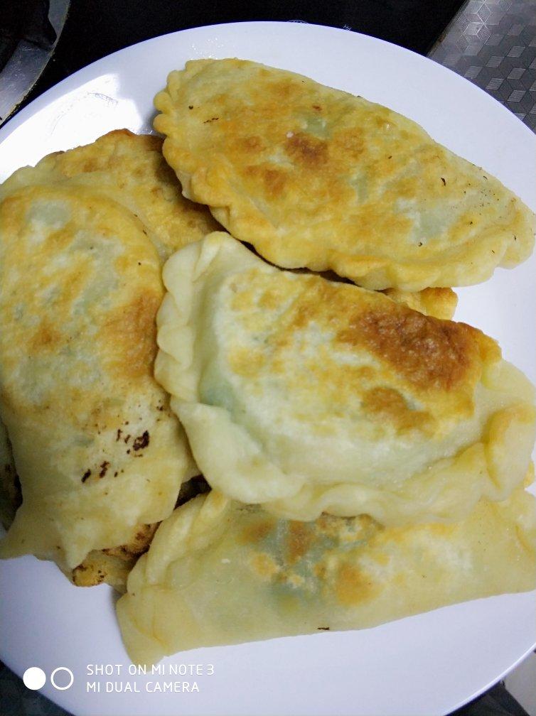 快手韭菜盒子（附花边盒子做法）