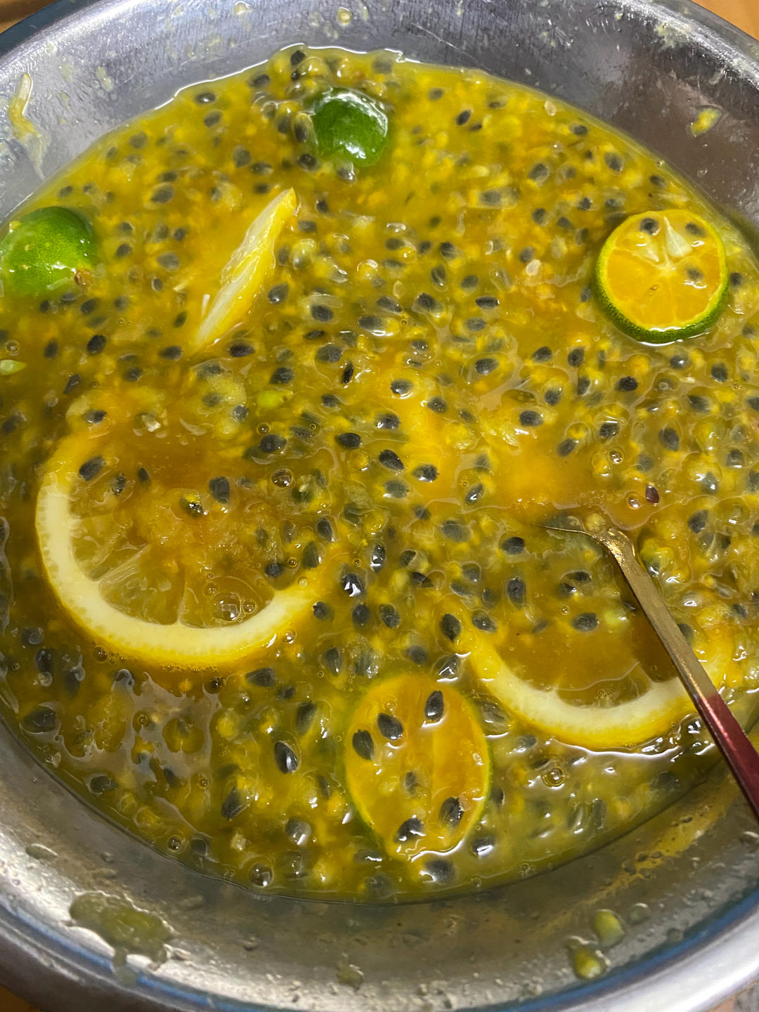 好喝到停不下来的水果茶（柠檬百香果）🍋