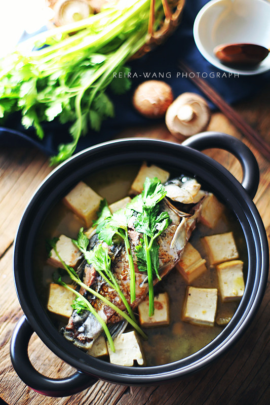 芹菜鲫鱼豆腐