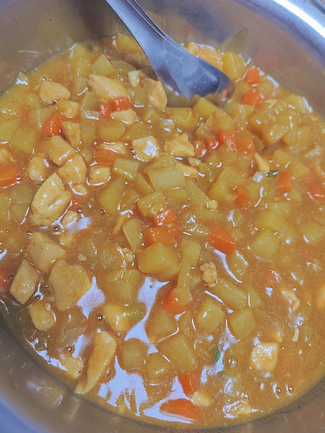 咖喱鸡肉炖土豆