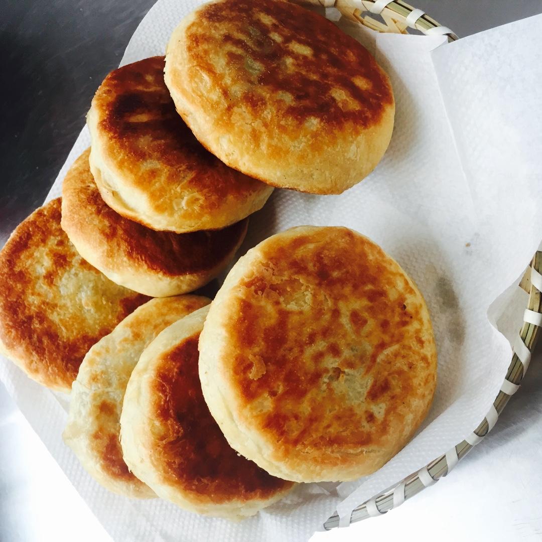 肉多多私家烘焙做的油酥肉火烧porkpie