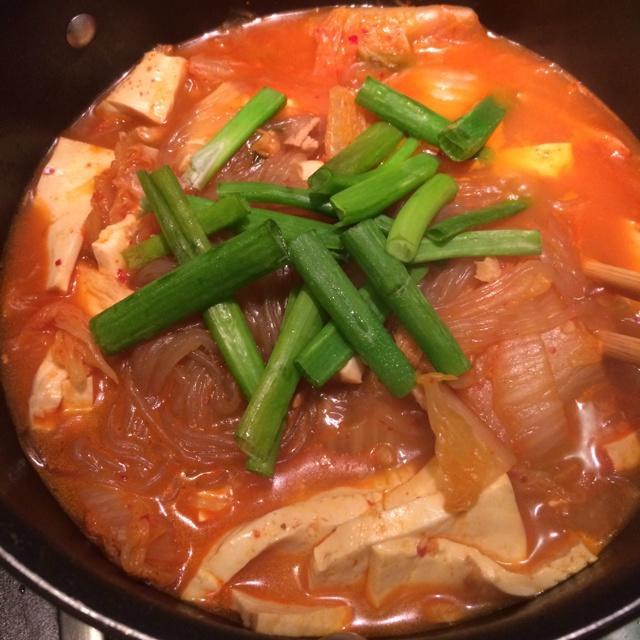 韩式辣白菜豆腐锅的做法