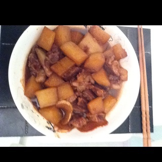 白萝卜炖牛腩