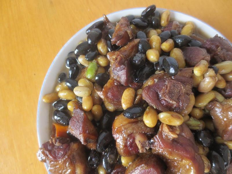 有机黑豆黄豆烧咸鸭的做法