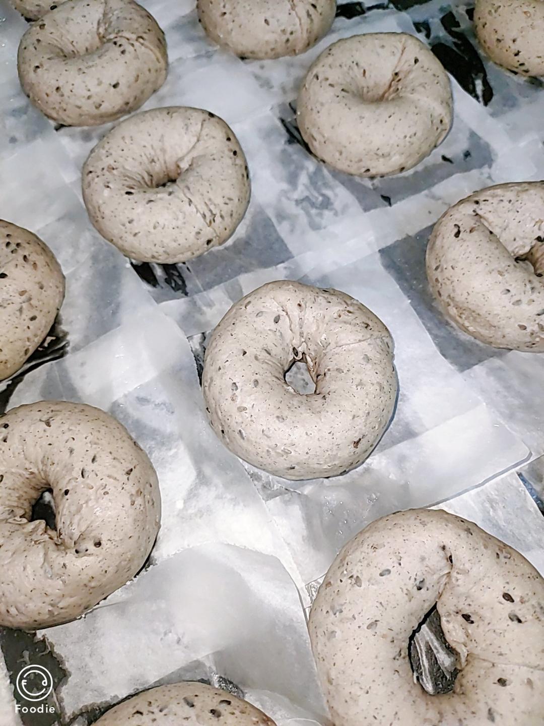 双重黑芝麻奶酥贝果