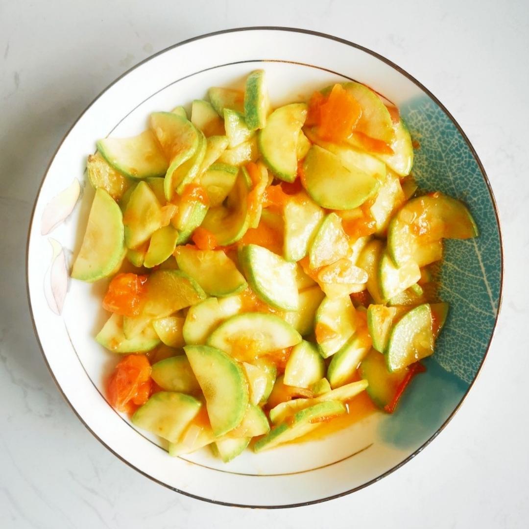 西红柿炒西葫芦