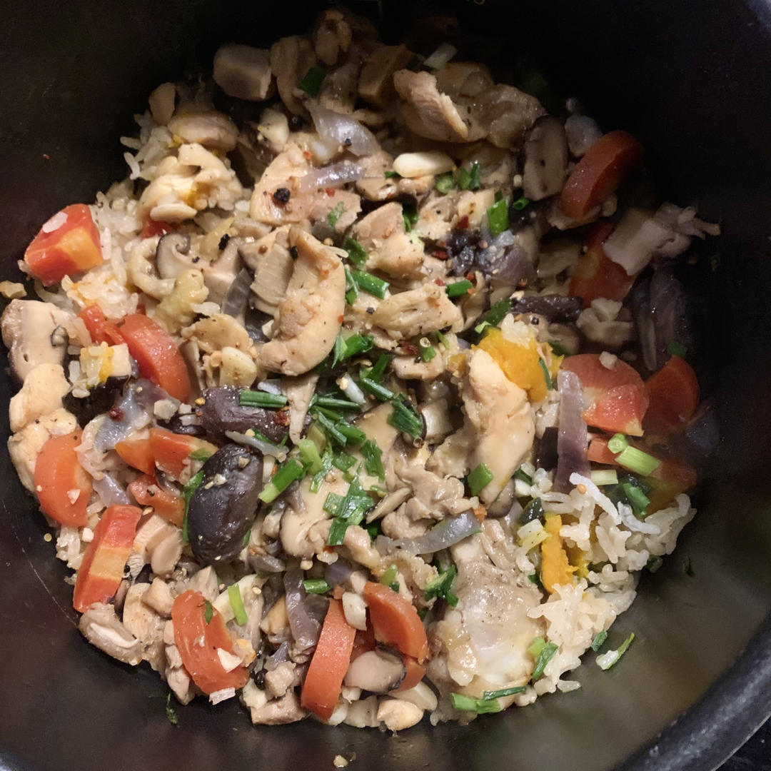 电饭煲版焖饭--香菇南瓜鸡肉饭