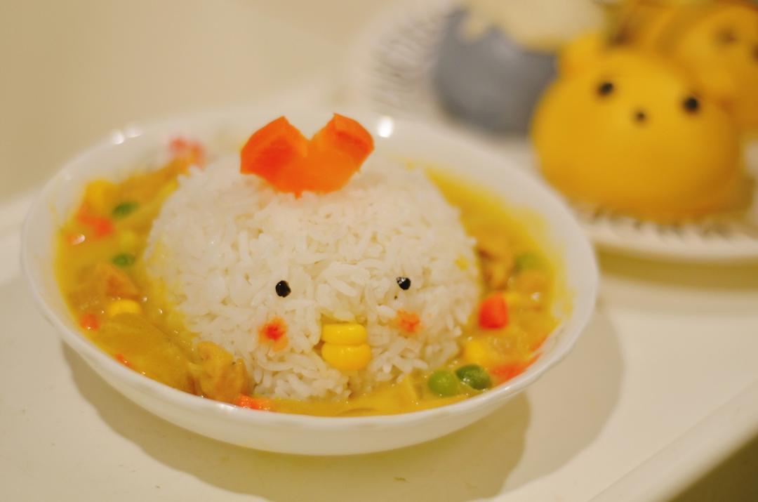 人见人爱花见花开🐤         三只小鸡日式咖喱饭