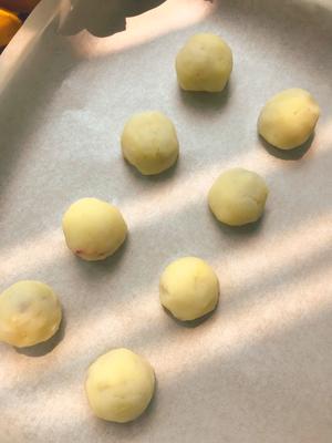 宝宝土豆蛋黄酥的做法 步骤1