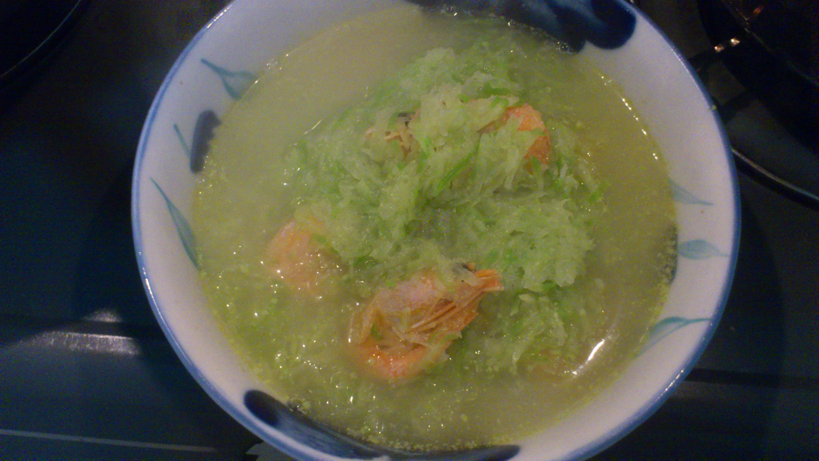 青萝卜虾汤